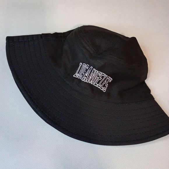 LOS ANGELES BUCKET HAT - Picture 3 of 8